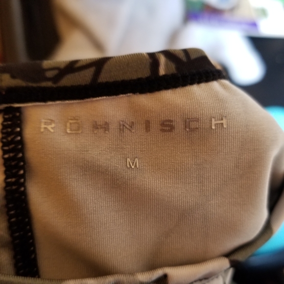 Rohnisch floral grey&black slit back workout top - Picture 5 of 5